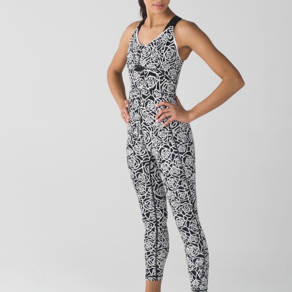 Lululemon Purr-suit leotard suit in posey black pattern running yoga exercise 8